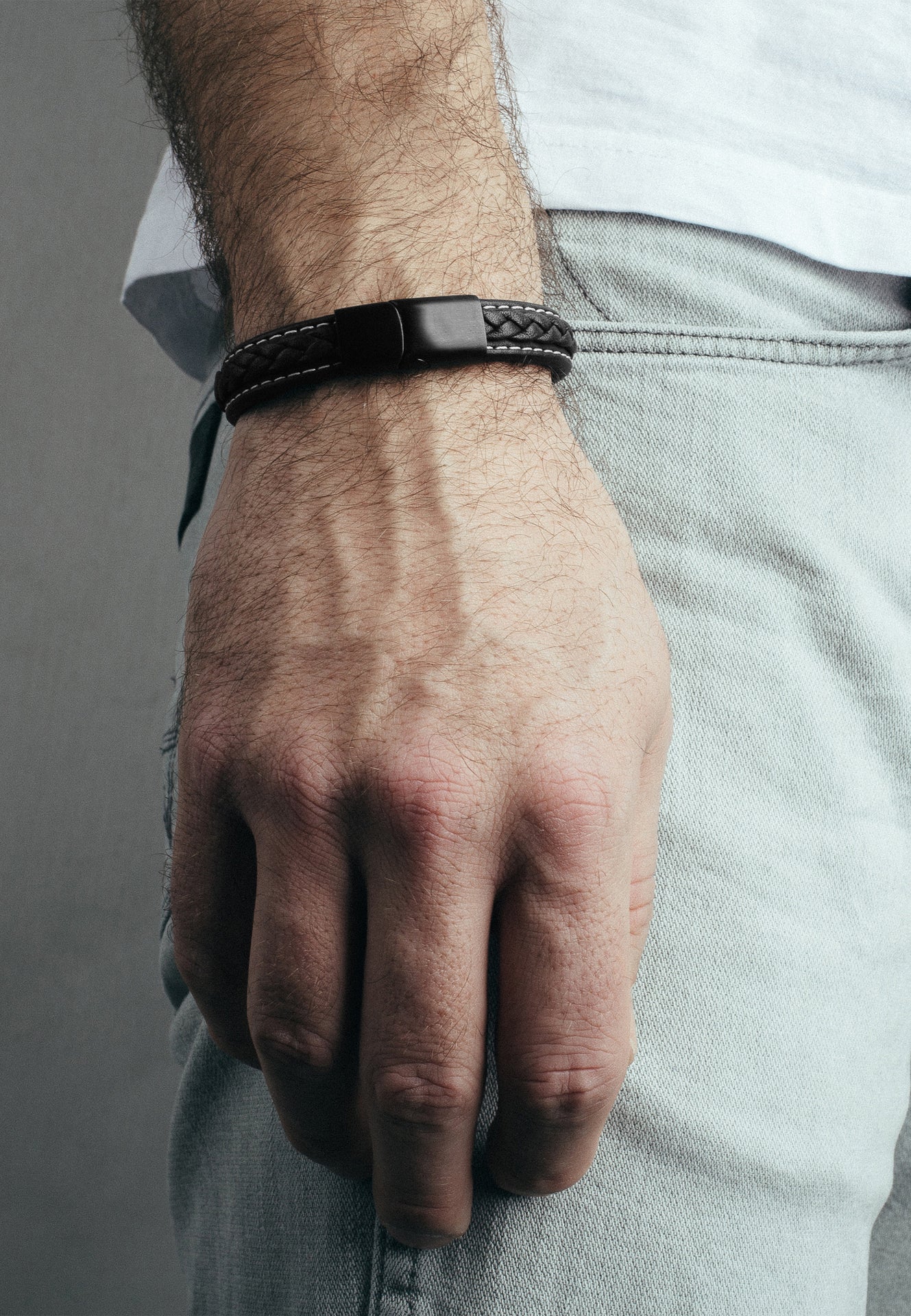 AK-B-FID-01-Akitsune-Fides-Mens-Leather-Bracelet-Black-Black-Model-5x4