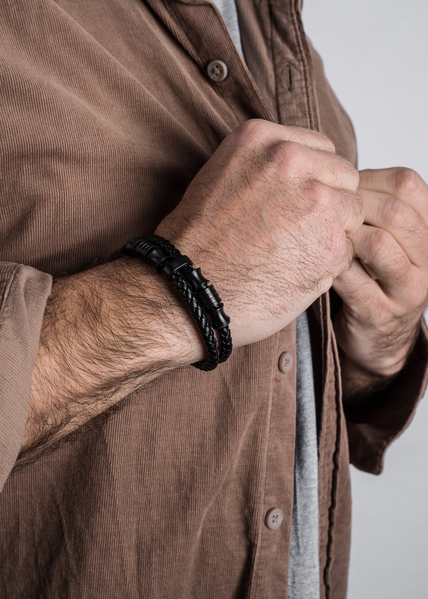 AK-B-GRA-01-Akitsune-Gracilitas-Leather-Bracelet-Matte-Black-Black-Model-5x4