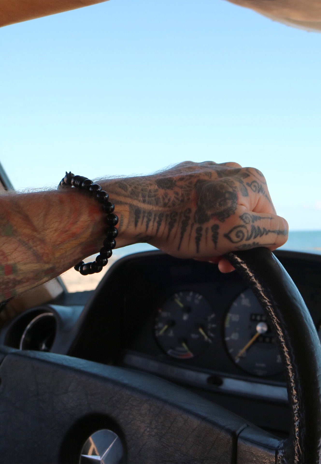 AK-B-OBS-01-Akitsune-Obsidian-Beaded-Bracelet-Fox-Black-Black-Mood-3