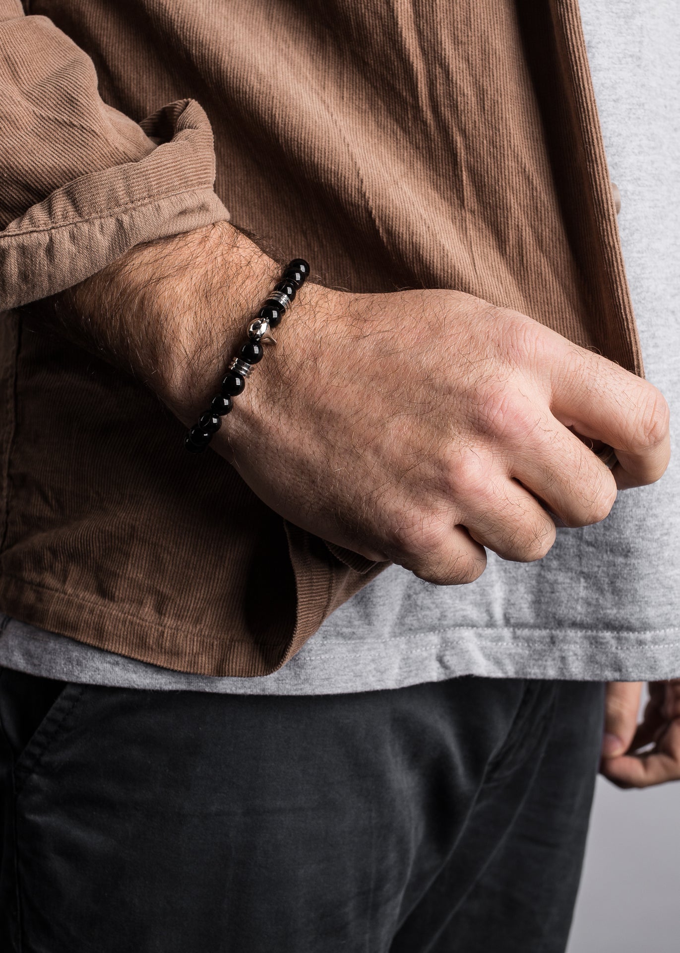 AK-B-OBS-06-Akitsune-Obsidian-Beaded-Bracelet-Fox-Silver-Black-Model-5x4