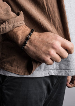 AK-B-OBS-06-Akitsune-Obsidian-Beaded-Bracelet-Fox-Silver-Black-Model-5x4