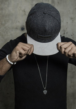 AK-B-OBS-07-Akitsune-Obsidian-Beaded-Bracelet-Fox-Silver-White-Mood