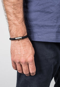 AK-B-POR-01-Akitsune-Portus-Nautical-Bracelet-Silver-Black-Model-2-5x4