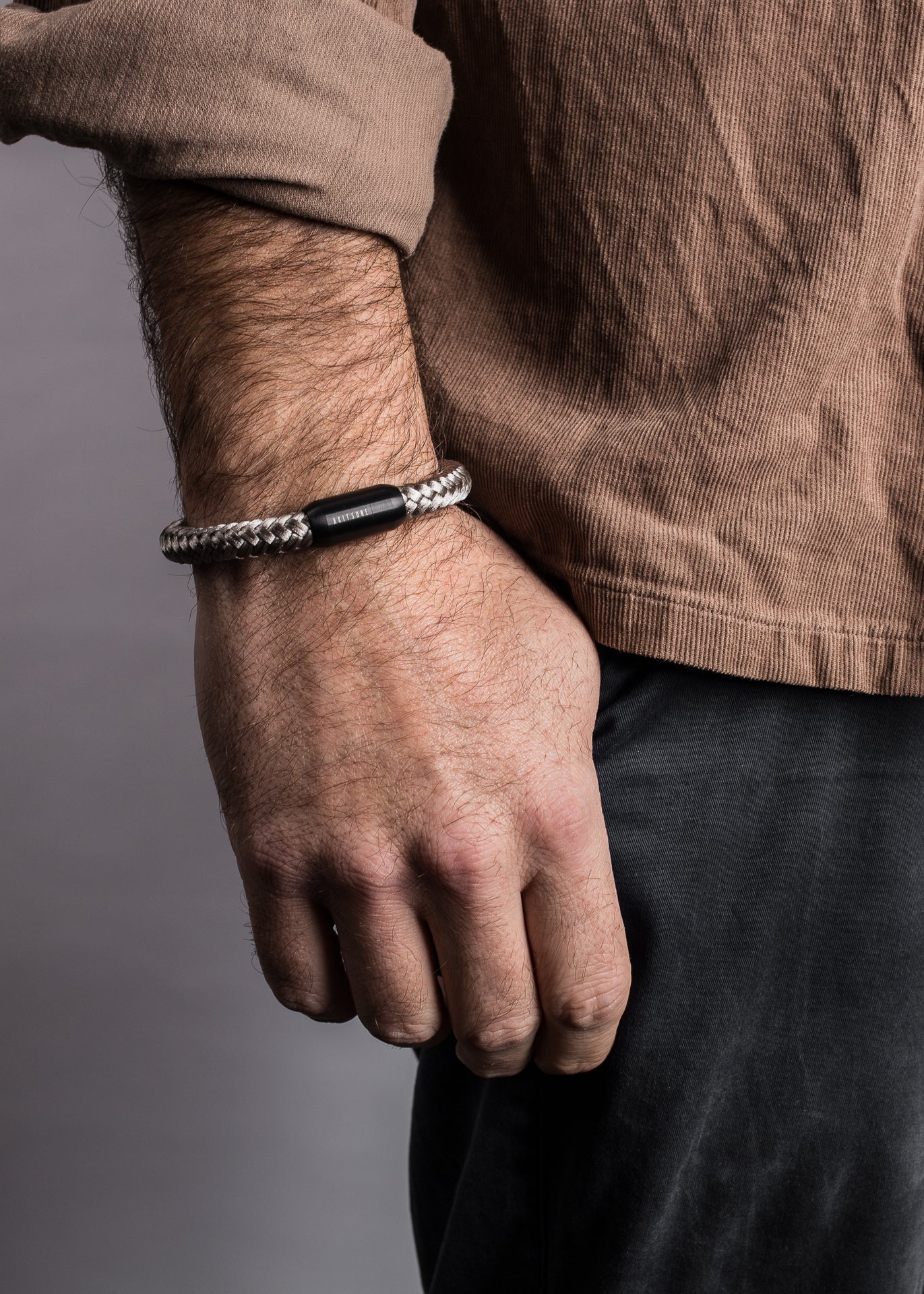 AK-B-POR-08-Akitsune-Portus-Nautical-Rope-Bracelet-Matte-Black-Gray-Model-2