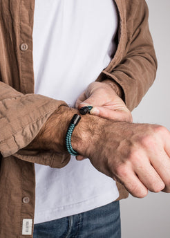 AK-B-POR-11-Akitsune-Portus-Bracelet-Nautical-Black-Green-Model-3