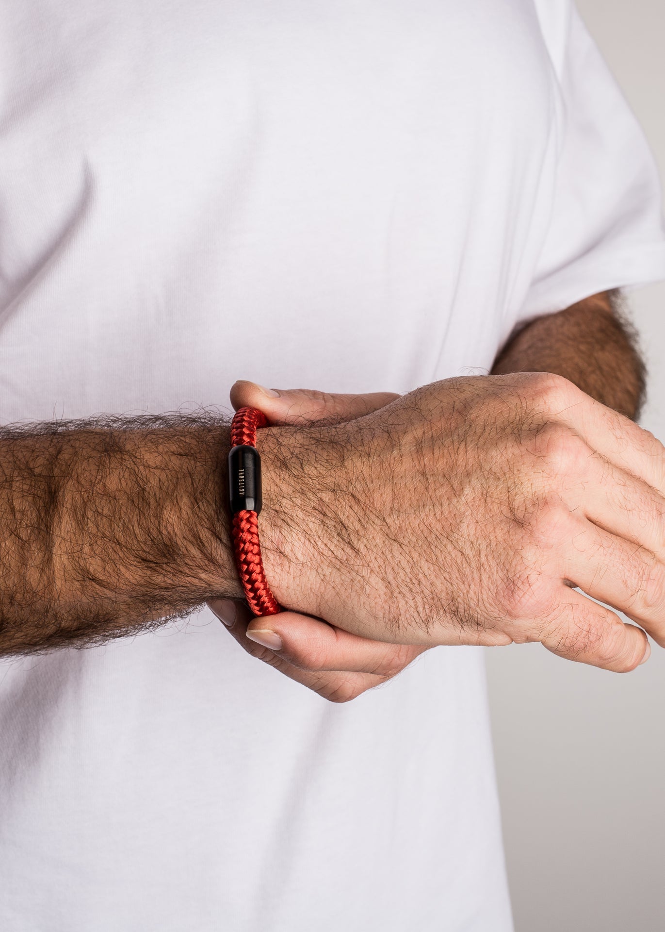 AK-B-POR-15-Akitsune-Portus-Nautical-Rope-Bracelet-Matte-Black-Maroon-Model-2