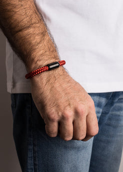 AK-B-POR-15-Akitsune-Portus-Nautical-Rope-Bracelet-Matte-Black-Maroon-Model