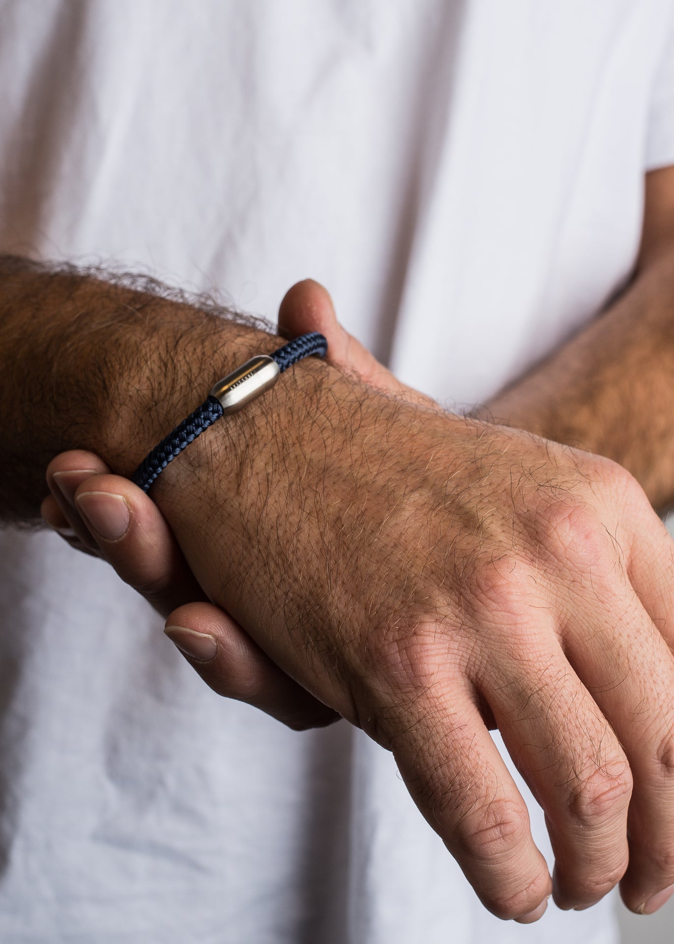 AK-B-SILV-04-Akitsune-Silva-Nylon-Bracelet-Silver-Navyblue-Lifestyle