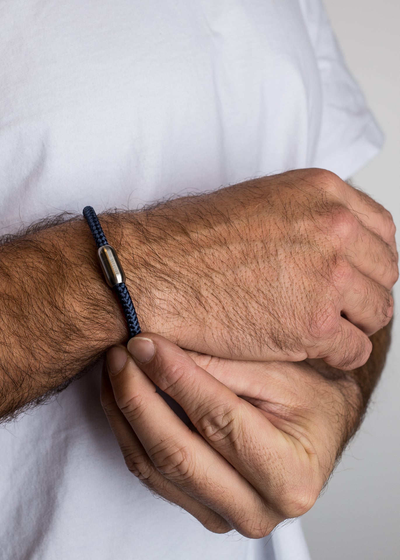 AK-B-SILV-04-Akitsune-Silva-Nylon-Bracelet-Silver-Navyblue-Model-2