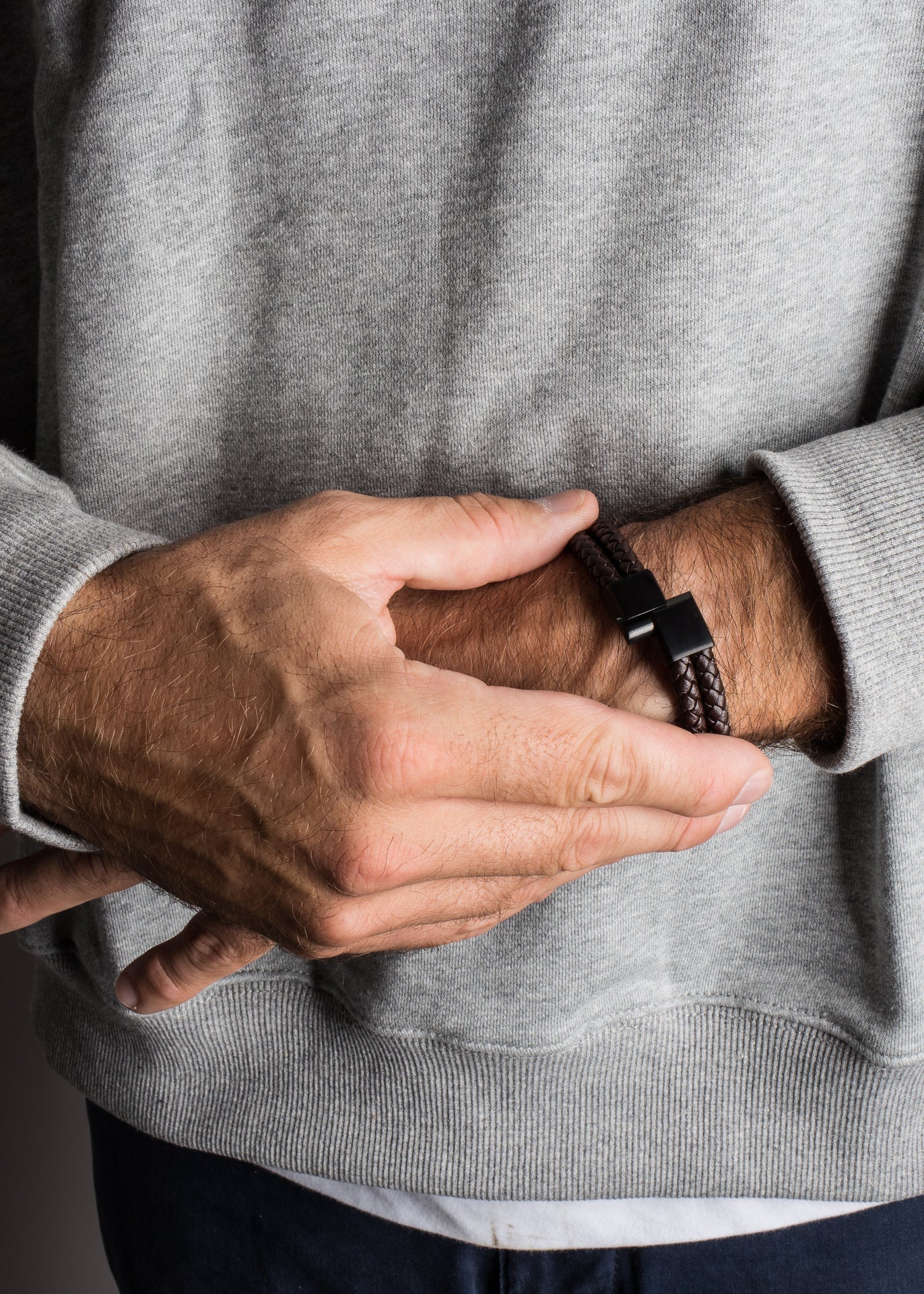 AK-B-SIM-04-Akitsune-Simplicitas-Leather-Bracelet-Matte-Black-Brown-Model