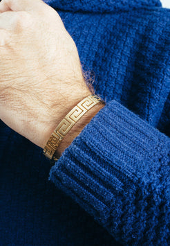 AK-CB-ARG-02-Akitsune-Argius-Meander-Bangle-Gold-Model-2