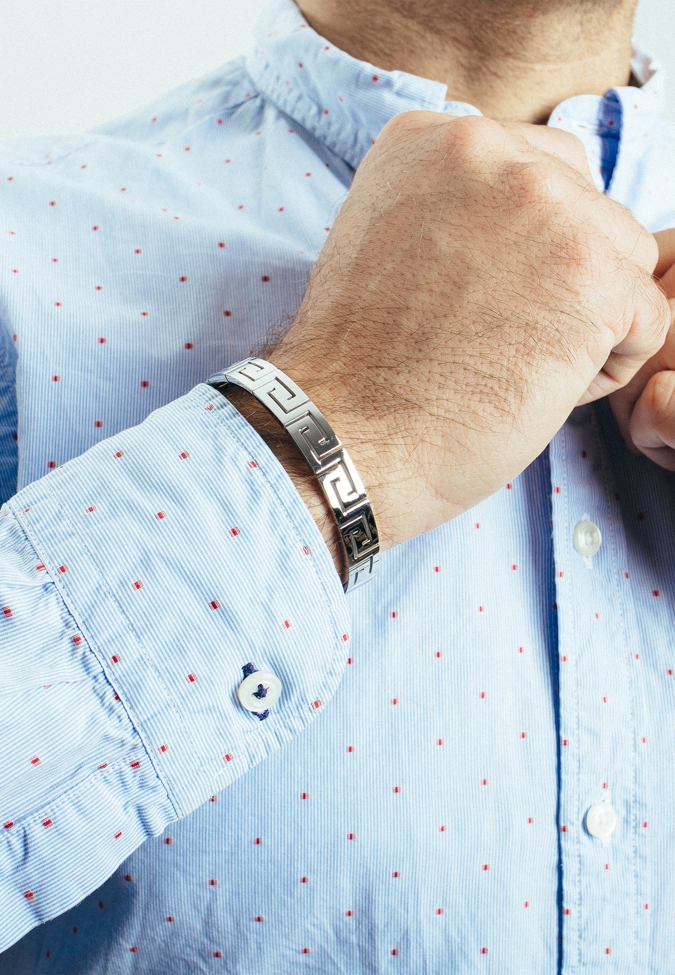 AK-CB-ARG-03-Akitsune-Argius-Meander-Bangle-Silver-Model-2