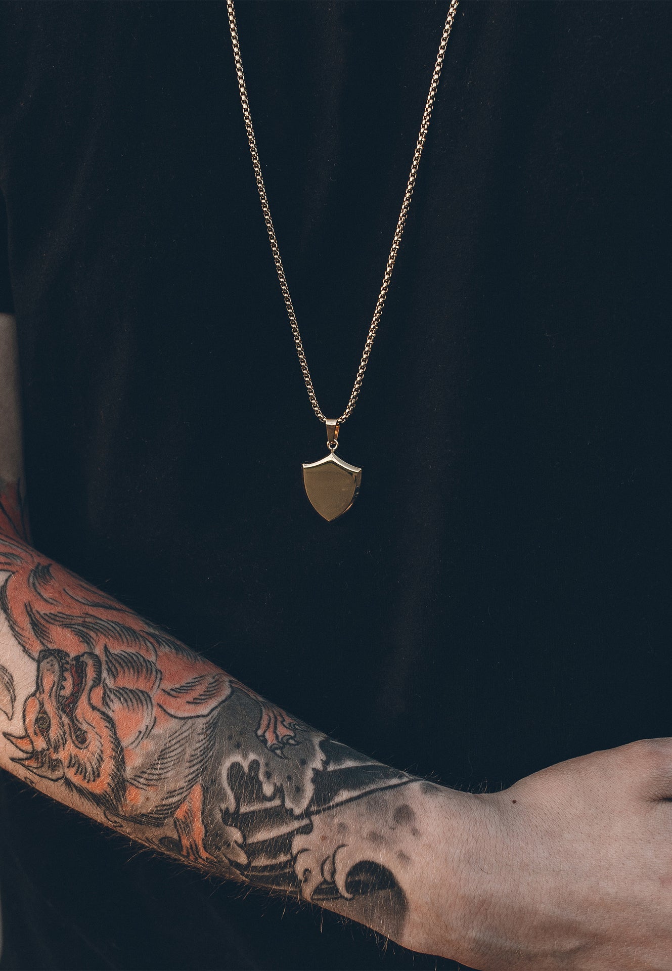 AK-PEN-INS-02-Akitsune-Insignia-Pendant-Gold-Shield-Mood