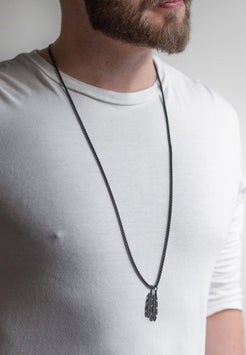 AK-PEN-LEV-01-Akitsune-Levitas-Feather-Pendant-Necklace-Black-Mood-2