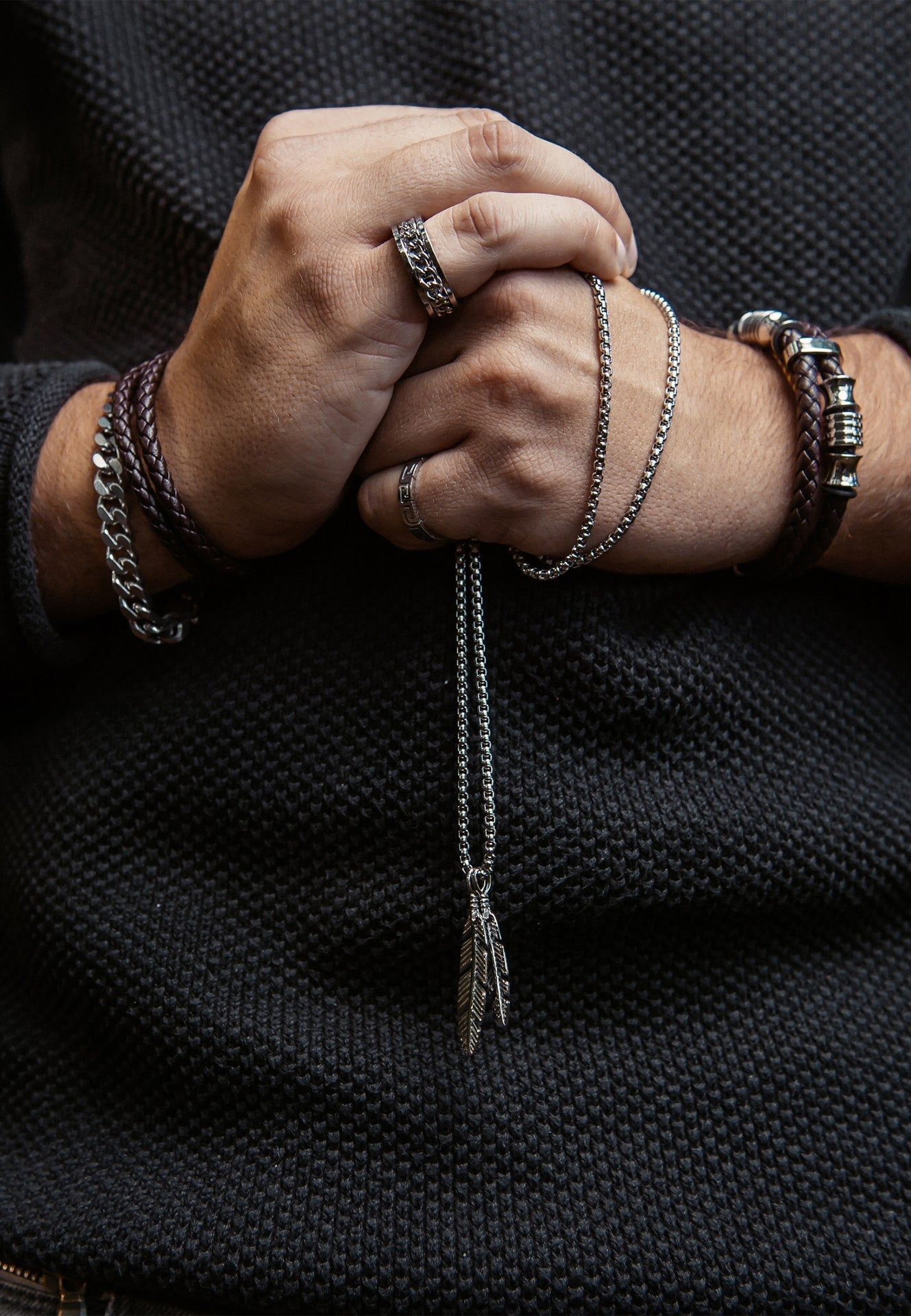 AK-PEN-LEV-04-Akitsune-Levitas-Feather-Pendant-Necklace-Silver-Mood-2