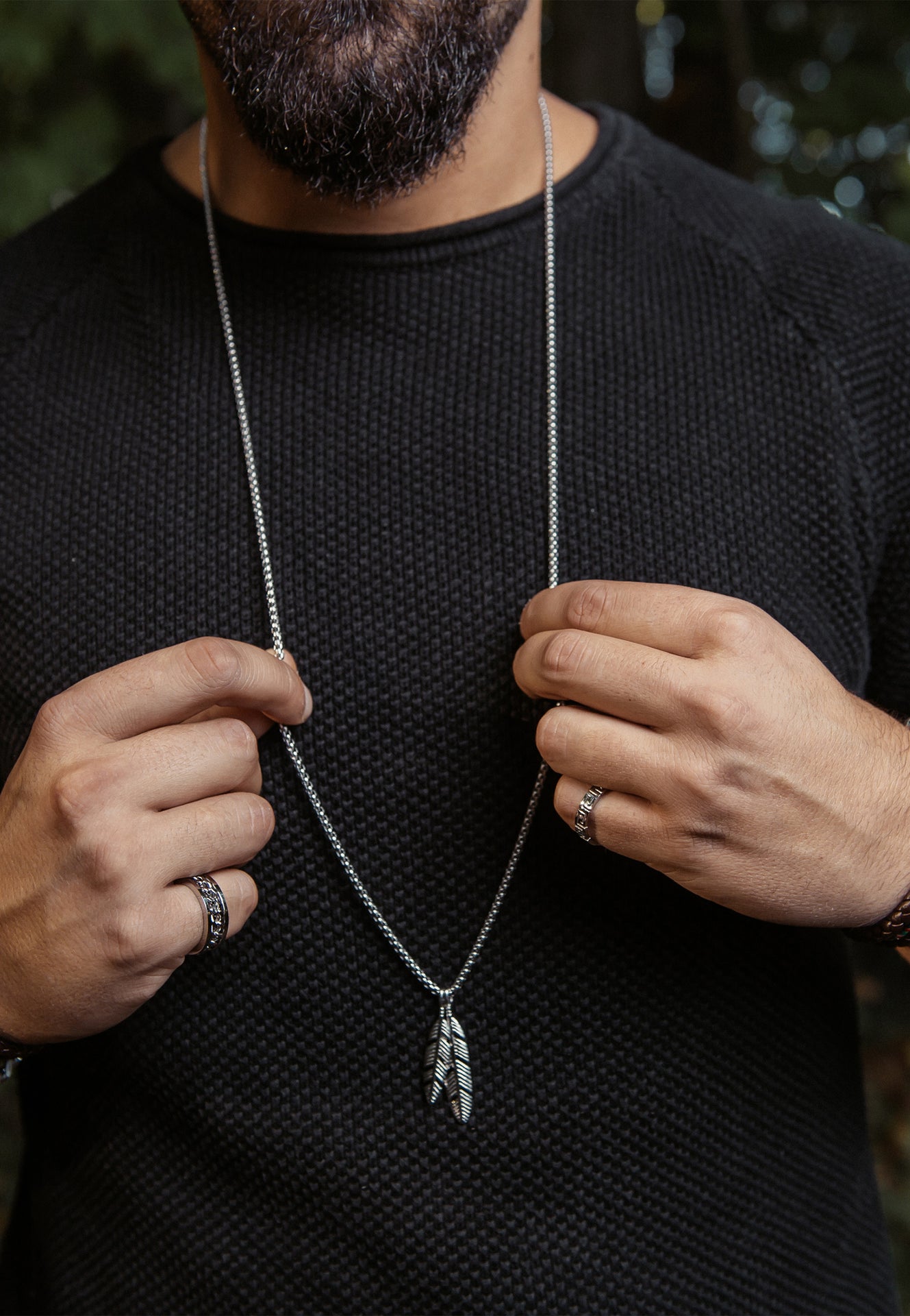 AK-PEN-LEV-04-Akitsune-Levitas-Feather-Pendant-Necklace-Silver-Mood