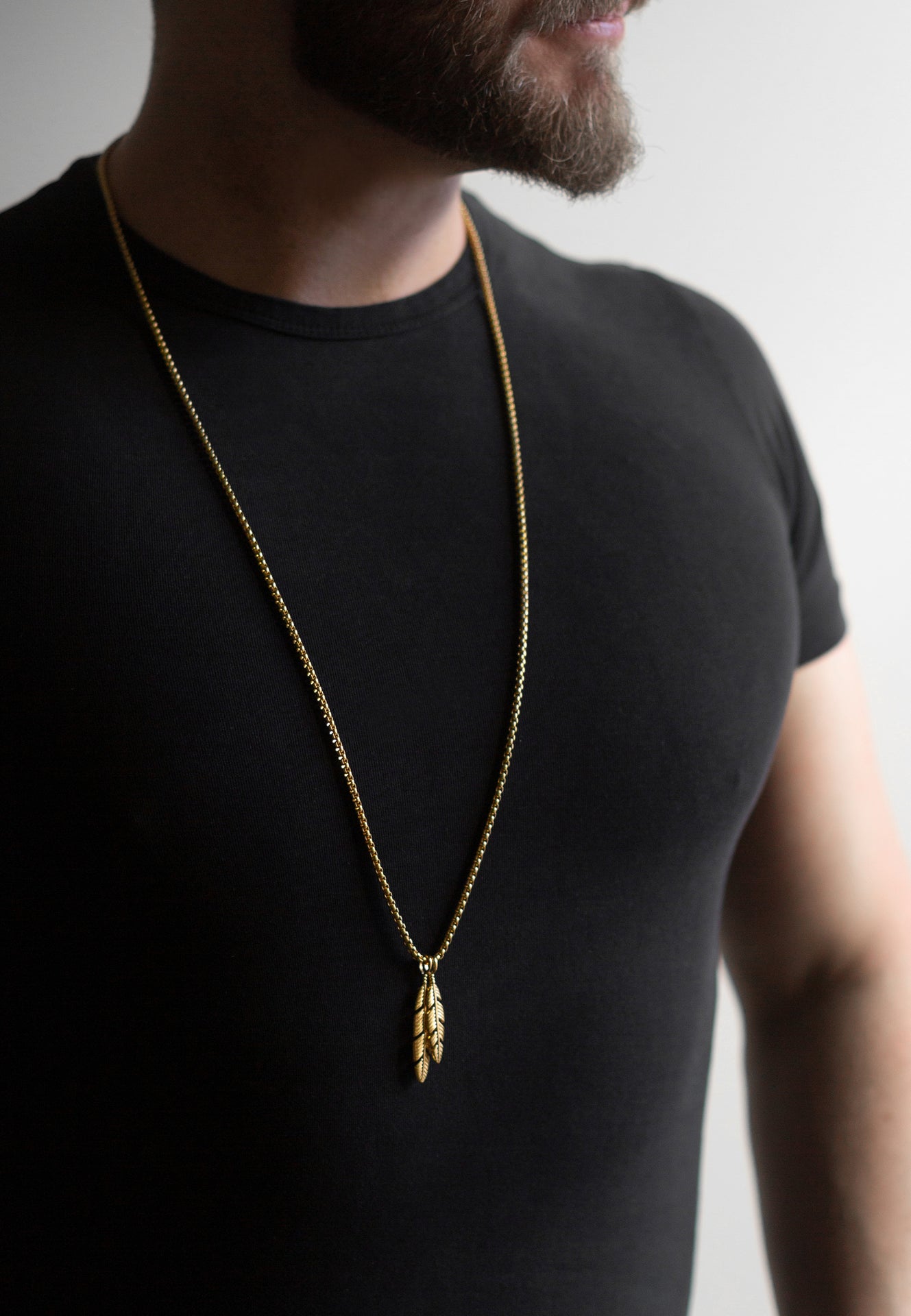 AK-PEN-LEV-0X-Akitsune-Levitas-Feather-Pendant-Necklace-Model-2