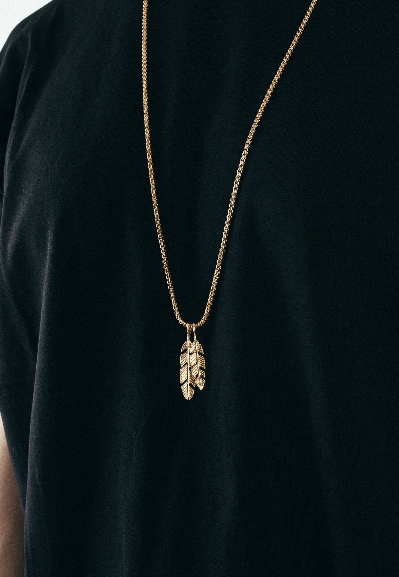 AK-PEN-LEV-0X-Akitsune-Levitas-Feather-Pendant-Necklace-Model