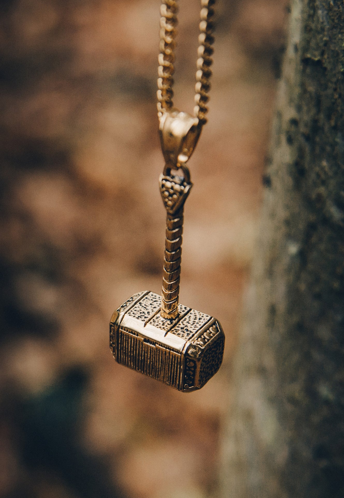 AK-PEN-MAL-02-Akitsune-Malleum-Hammer-Pendant-Necklace-Gold-Mj-lnir-Model