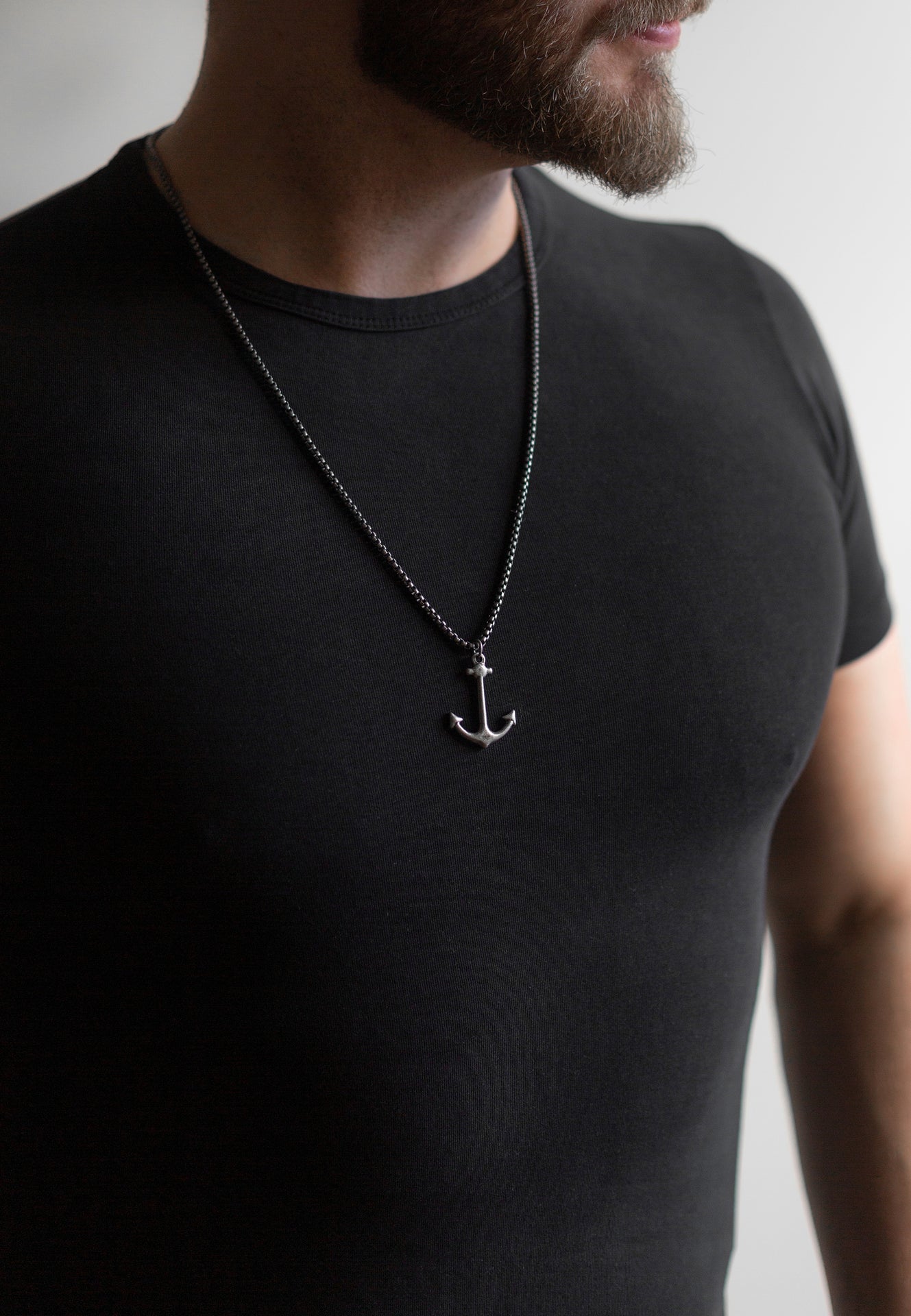 AK-PEN-POR-02-Akitsune-Portus-Anchor-Necklace-Full-Close-Silver-Model-2