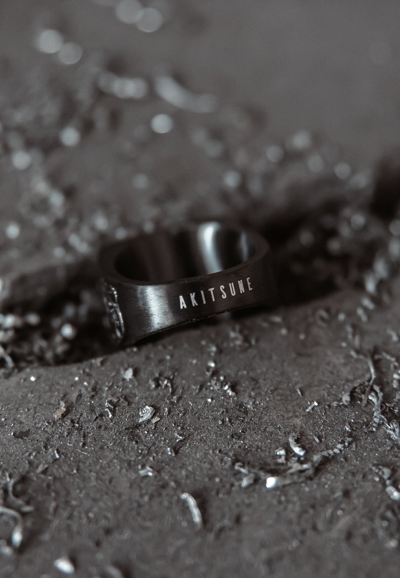 AK-R-FLO-01-Akitsune-Floris-Ring-Matte-Black-Floral-Ornament-Mood-3U3E80OZtRvvKc