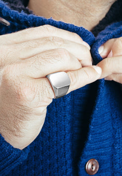 AK-R-IUS-03-Akitsune-Iustitia-Ring-Silver-Model