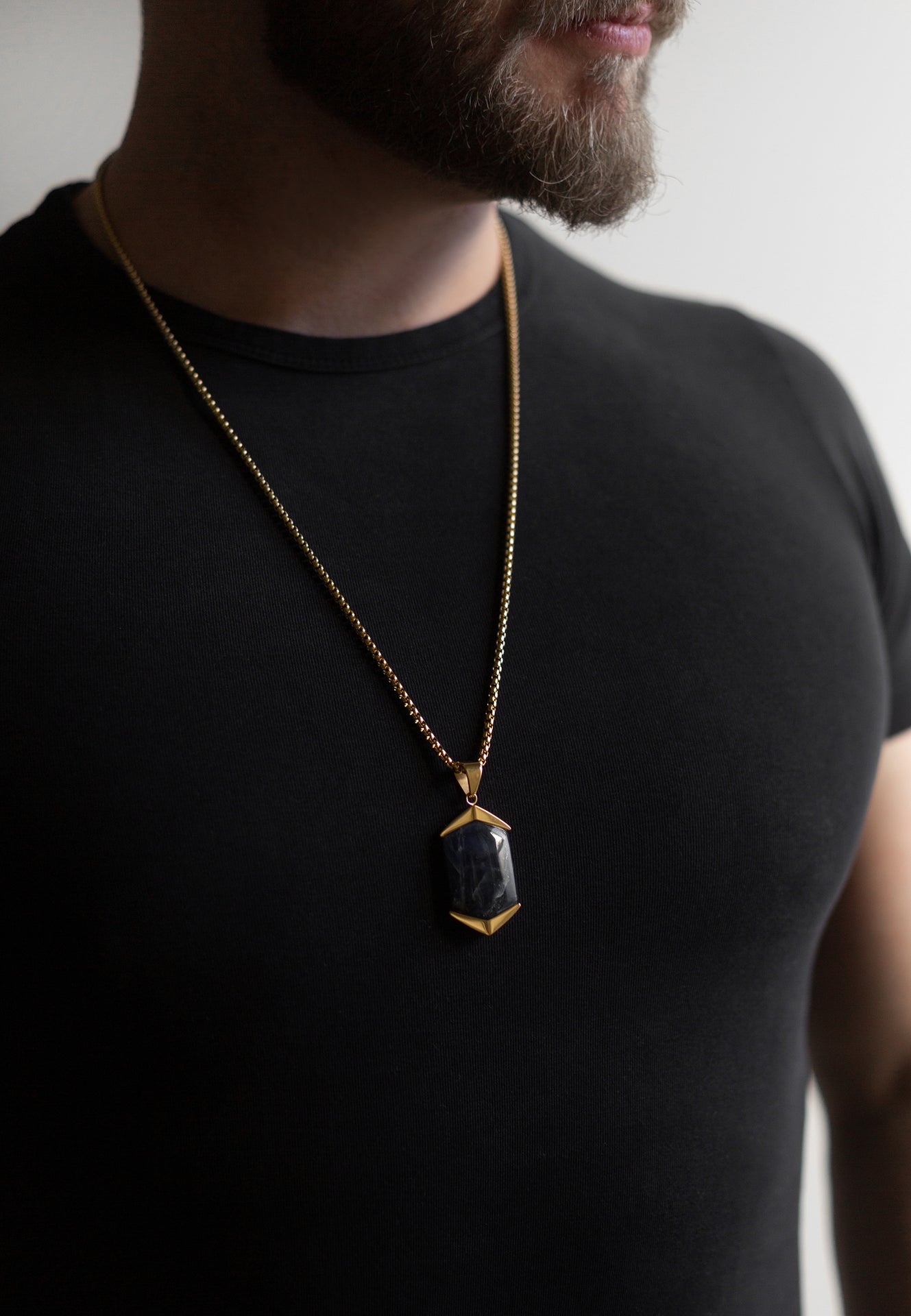 Akitsune-Abyssum-Pendant-Gold-Blue-Vein-Stone-Model-2