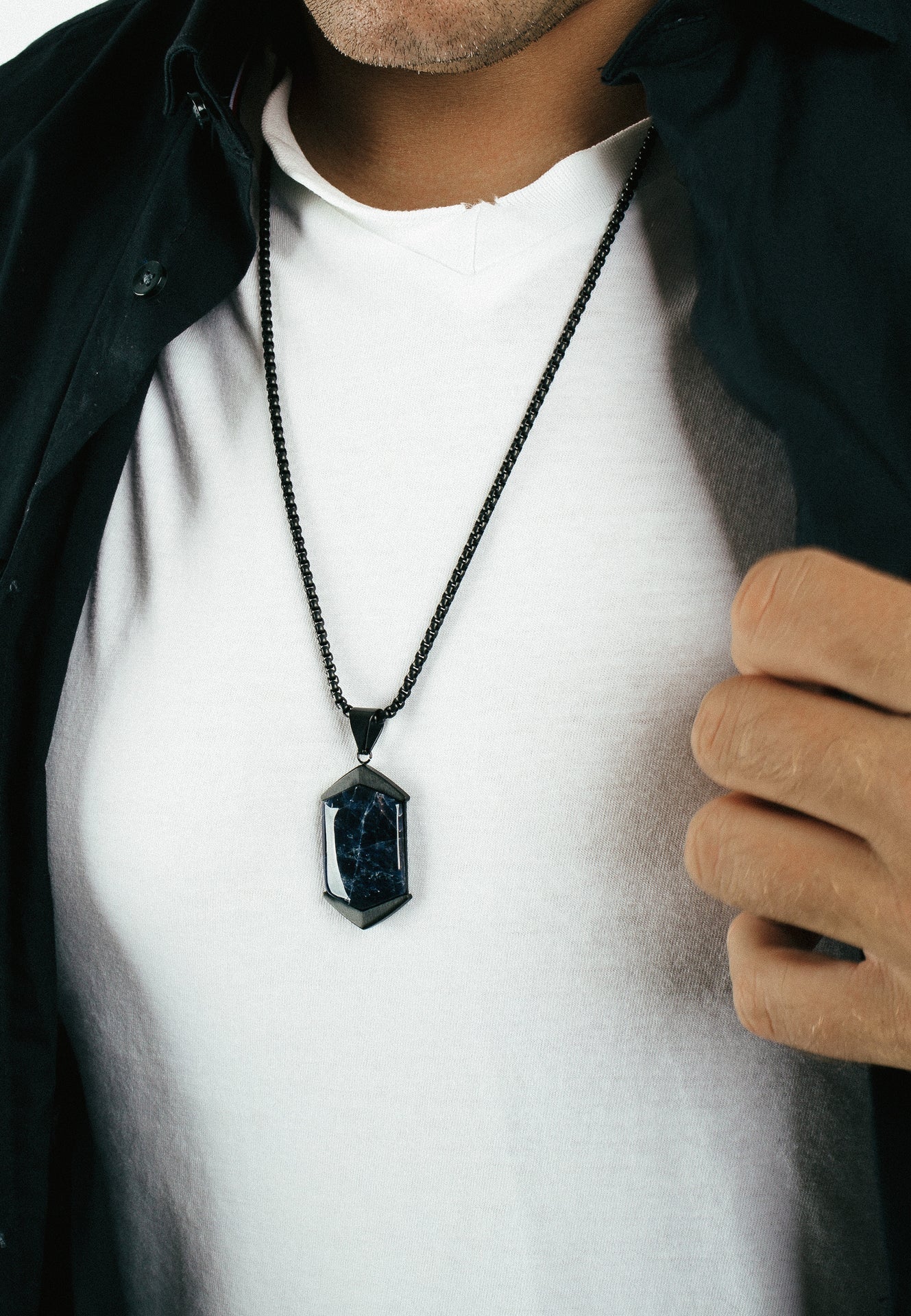 Akitsune-Abyssum-Pendant-Matte-Black-Blue-Vein-Stone-Model