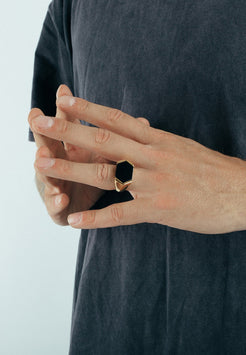 Akitsune-Abyssum-Ring-Gold-Black-Stone-Model-2