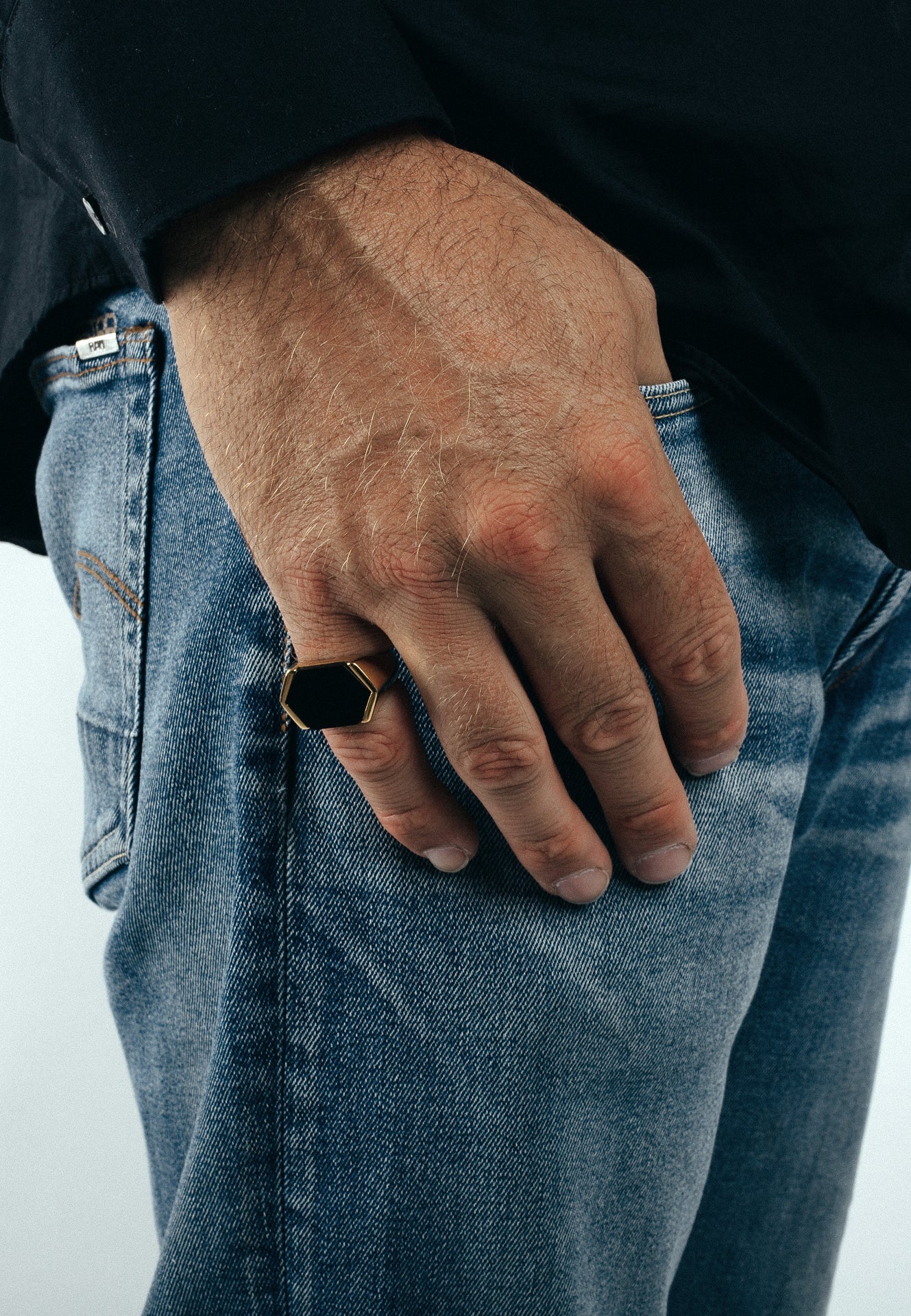 Akitsune-Abyssum-Ring-Gold-Black-Stone-Model