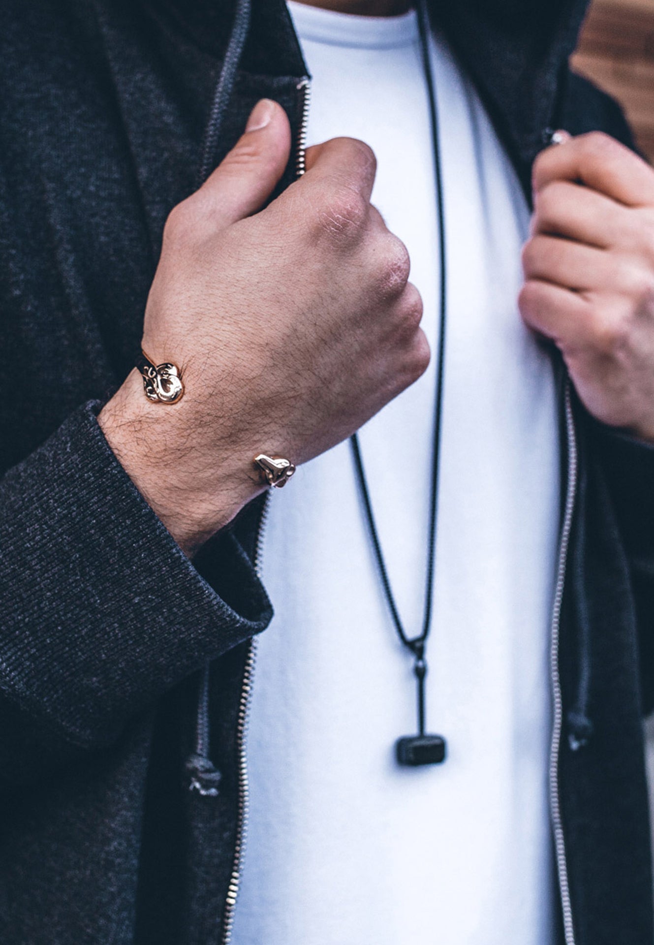 Akitsune-Accessories-Lifestyle-Ferus-Cuff-Dark