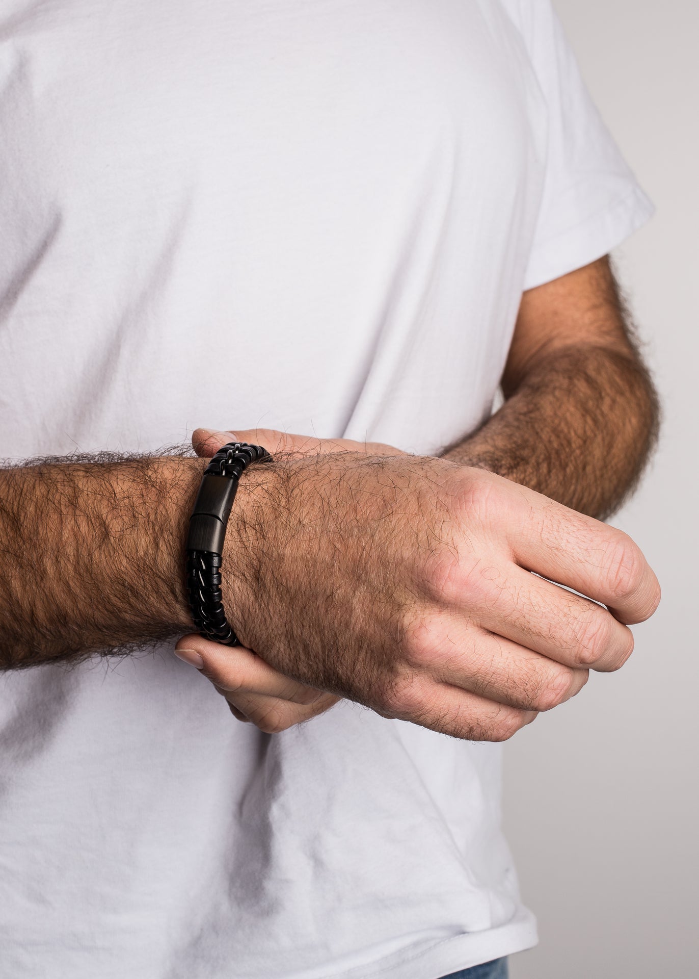 Akitsune-Adeptus-Leather-Bracelet-Black-Black-Mens-Model-2