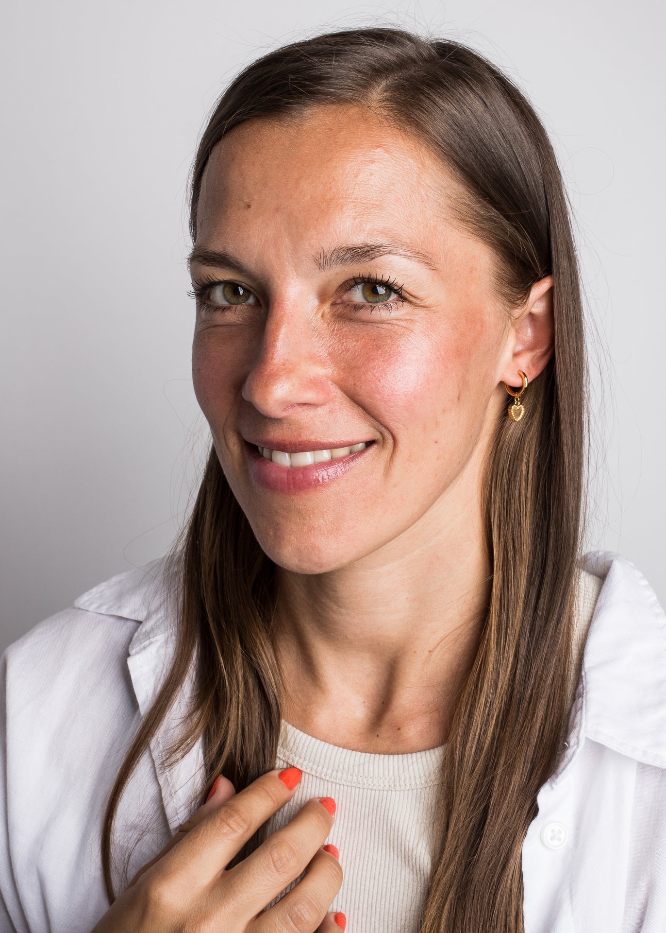 Akitsune-Adoration-Heart-Earring-Gold-Women-1