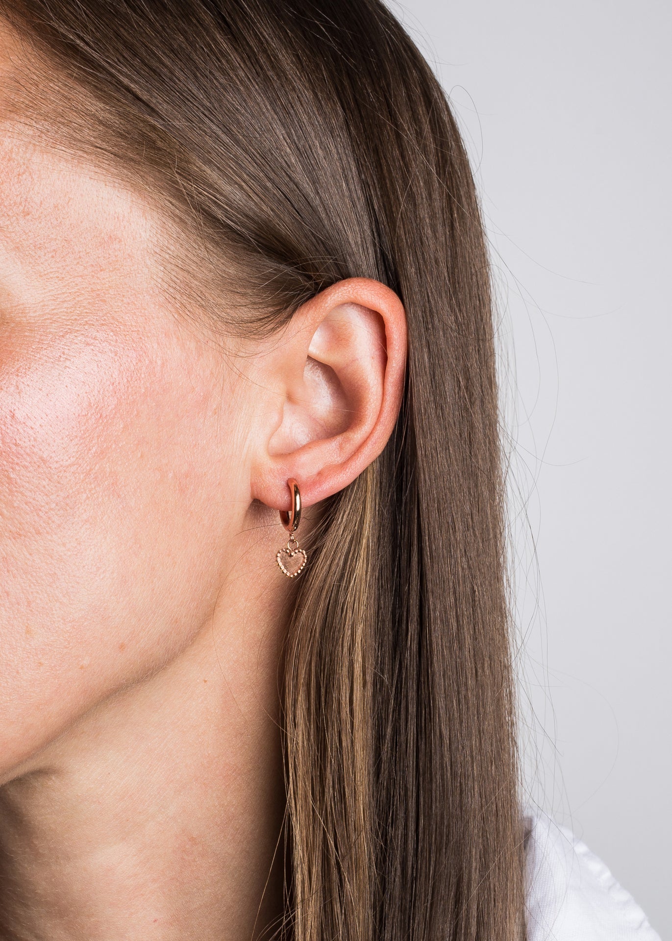 Akitsune-Adoration-Heart-Earring-Rose-Gold-Women-2