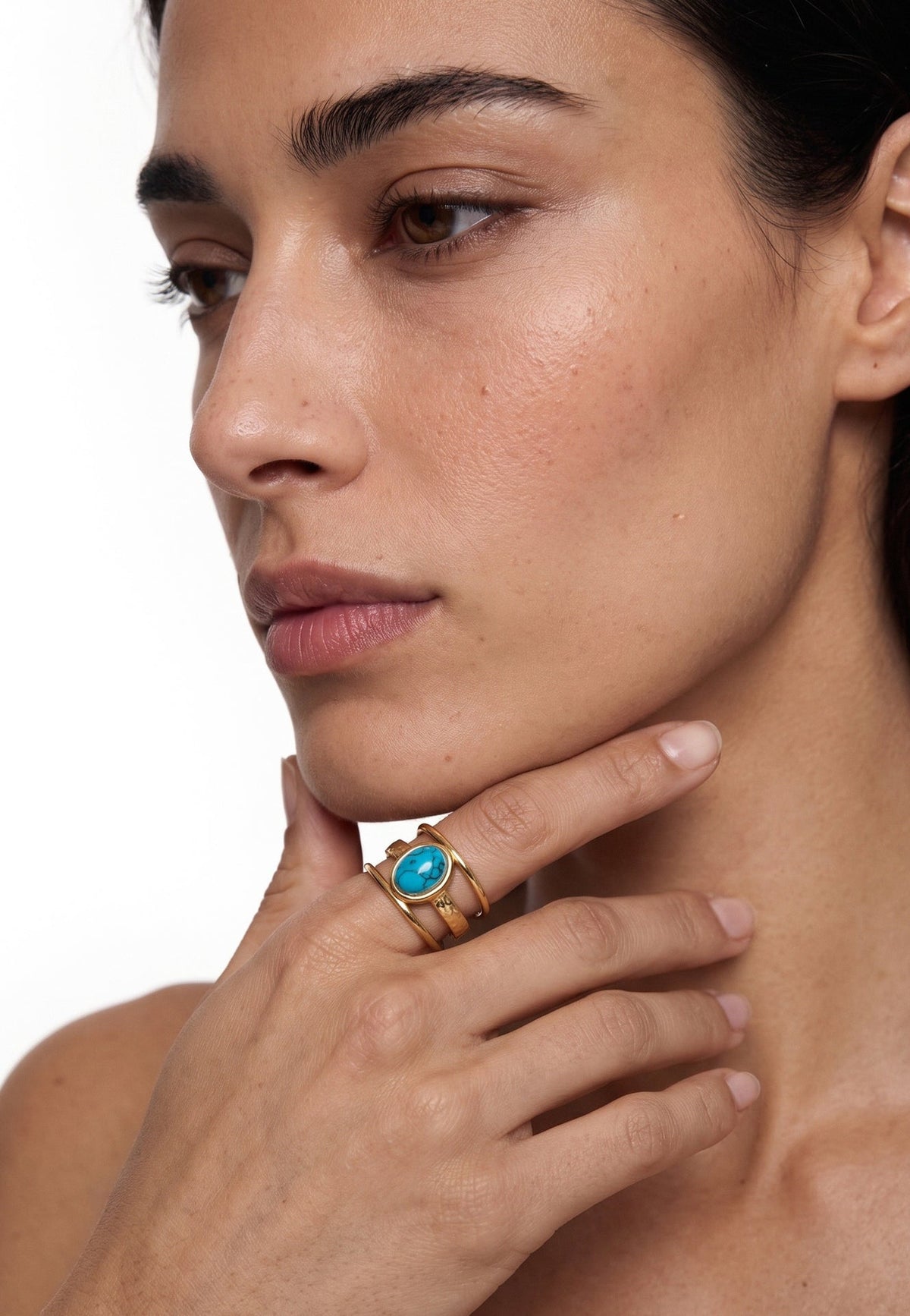 Akitsune Alina ring in gold tone, close-up on a model