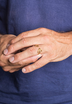 Akitsune-Anchor-Ring-Adjustable-Size-Gold-Model-Finger