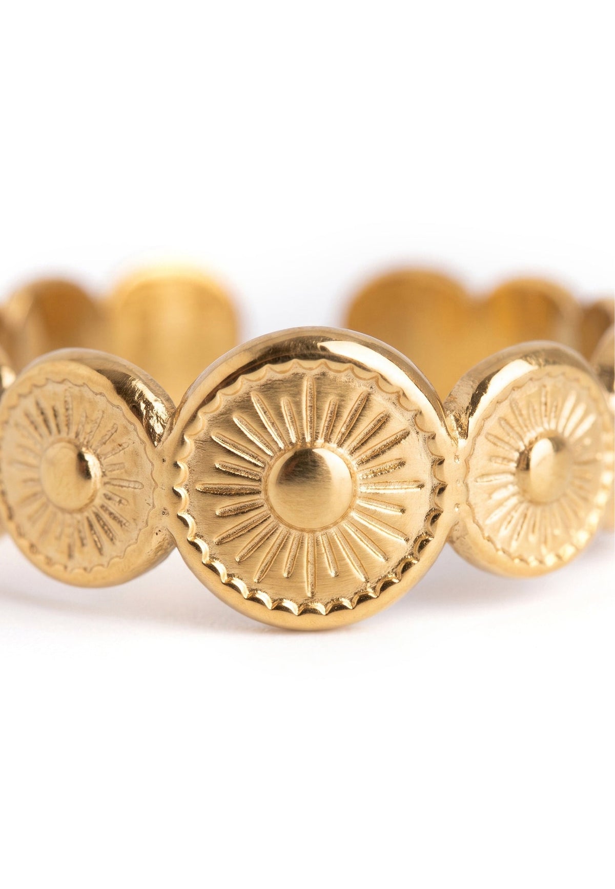 Akitsune Aria ring in gold tone, detail view