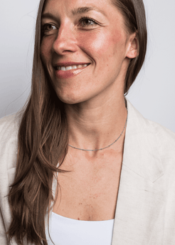 Akitsune-Bliss-Necklace-Silver-Model-3