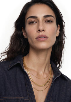 Akitsune Celestia Necklace Set gold tone, worn by a model