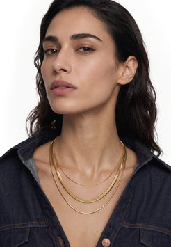 Akitsune Celestia Necklace Set gold tone, worn by a model