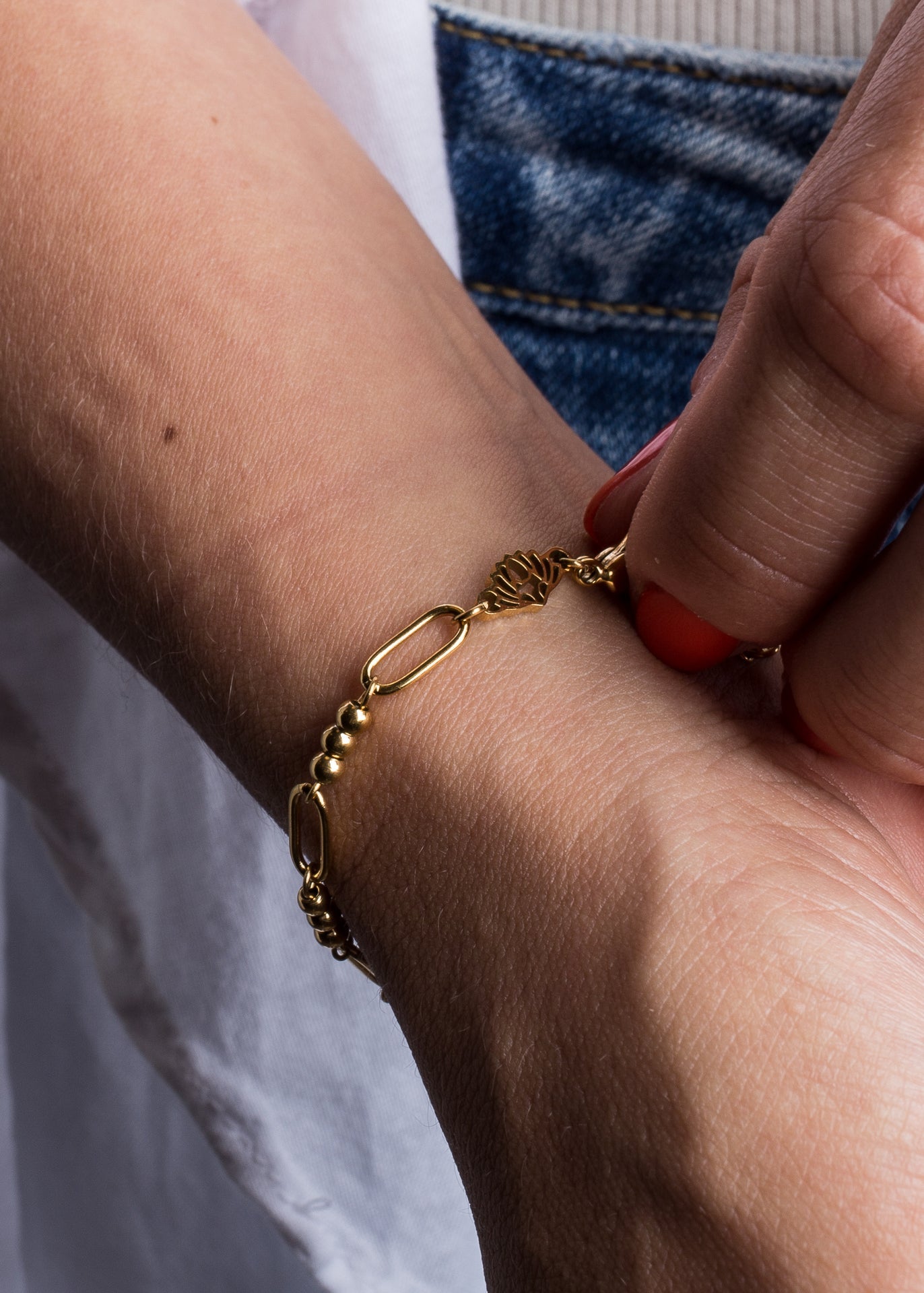Akitsune-Charisma-Bracelet-Gold-Model-1