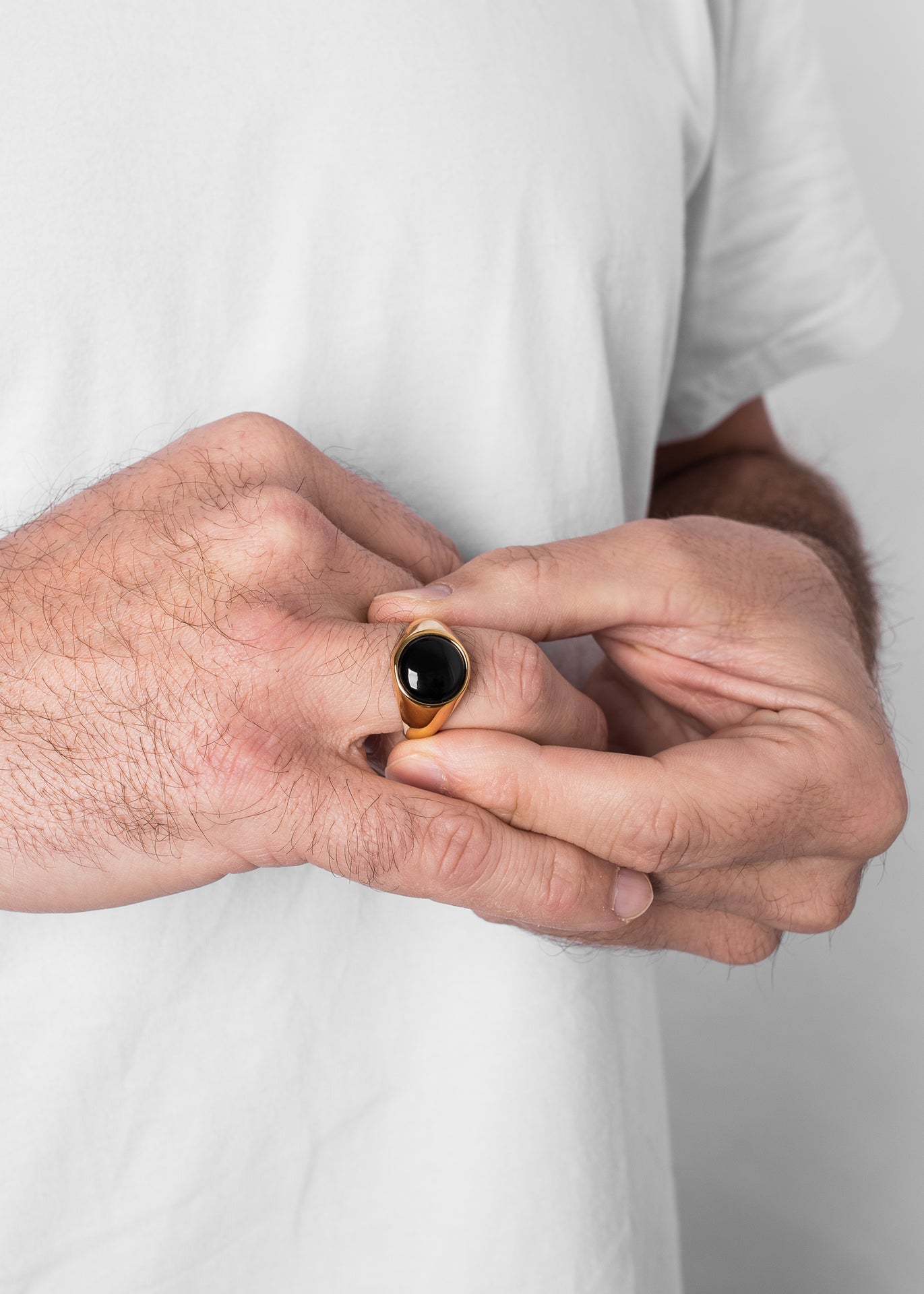 Akitsune-Coruscent-Ring-Gold-Onyx-Men-Jewelry-Lifestyle-2