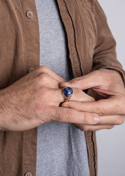 Akitsune-Coruscent-Ring-Silver-Sodalite-Men-Jewelry-Lifestyle-Blue-2
