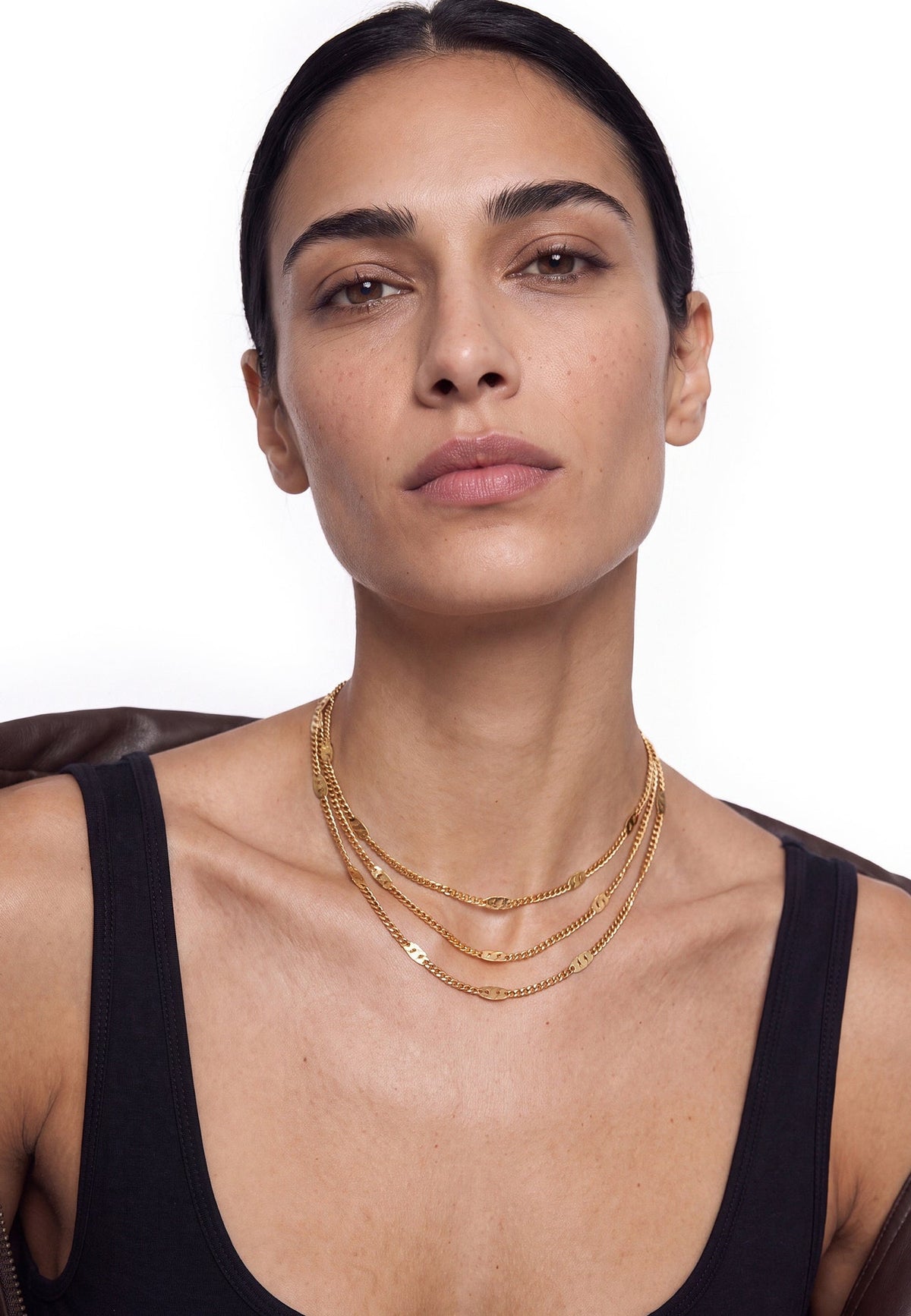 Akitsune Everly Necklace Set gold tone, worn by a model