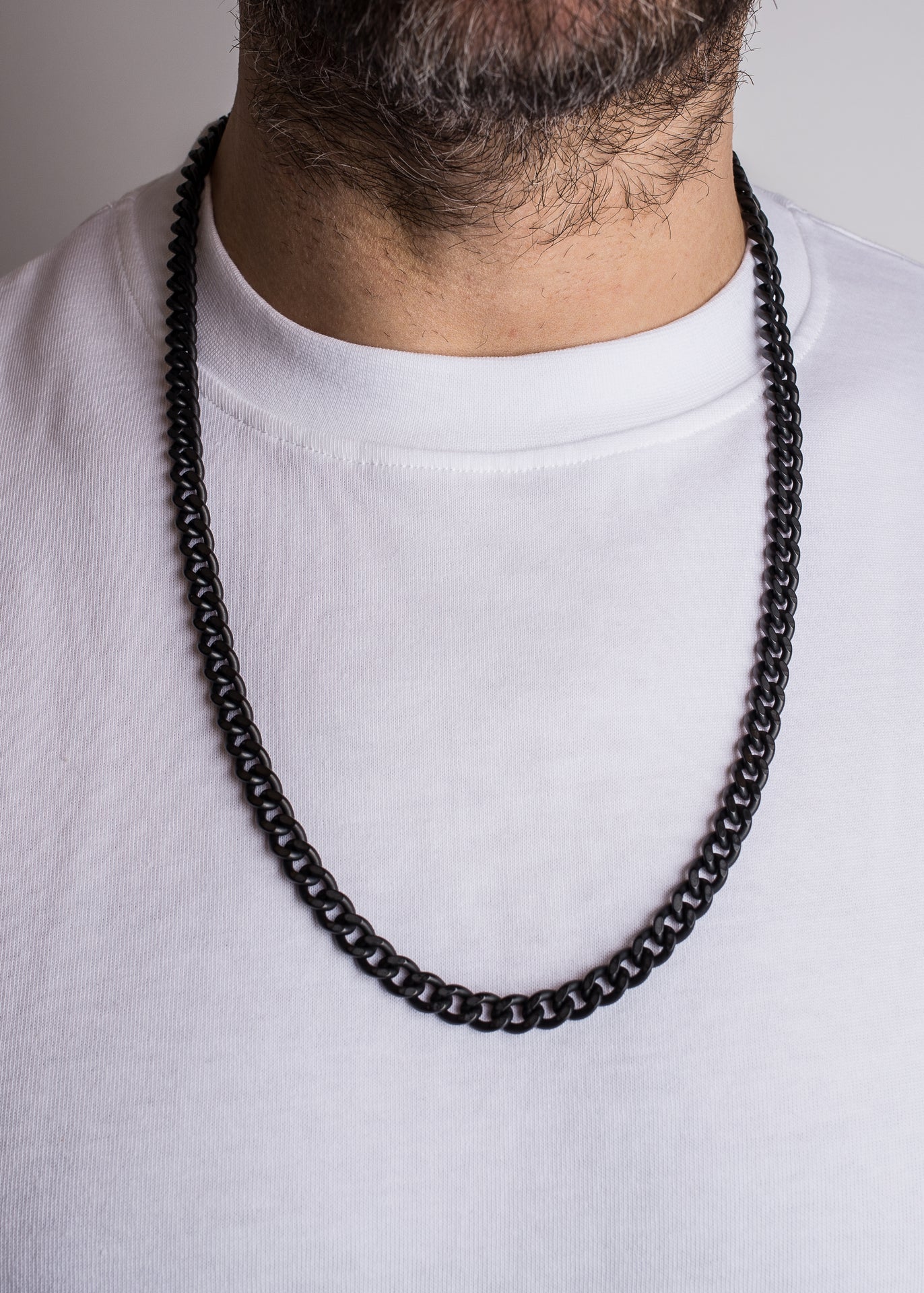 Akitsune-Fibra-Chain-9mm-Matte-Black-Model