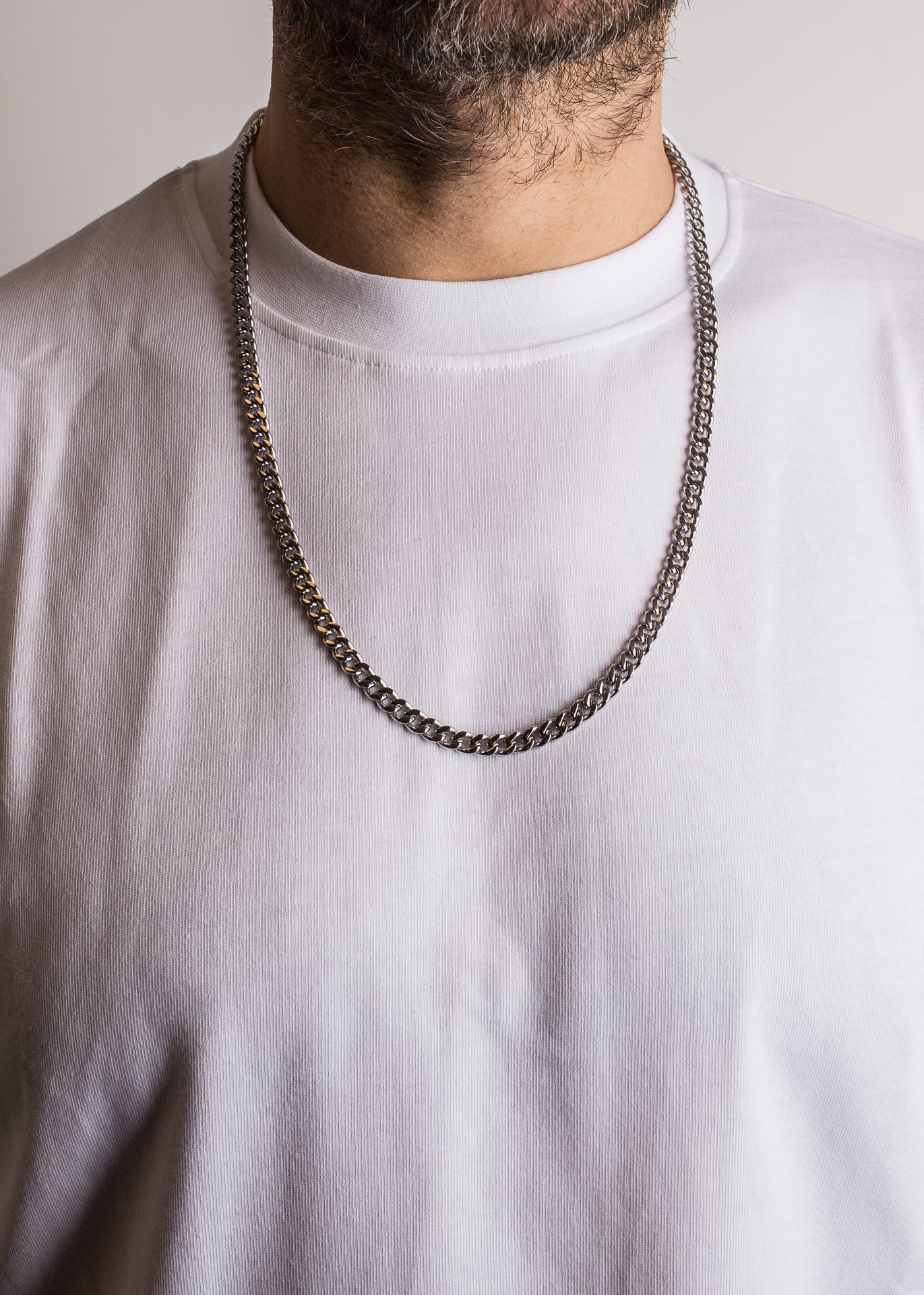 Akitsune-Fibra-Chain-9mm-Silver-70cm-Mens-Model