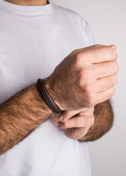 Akitsune-Fides-Leather-Bracelet-Black-Brown-Model-2