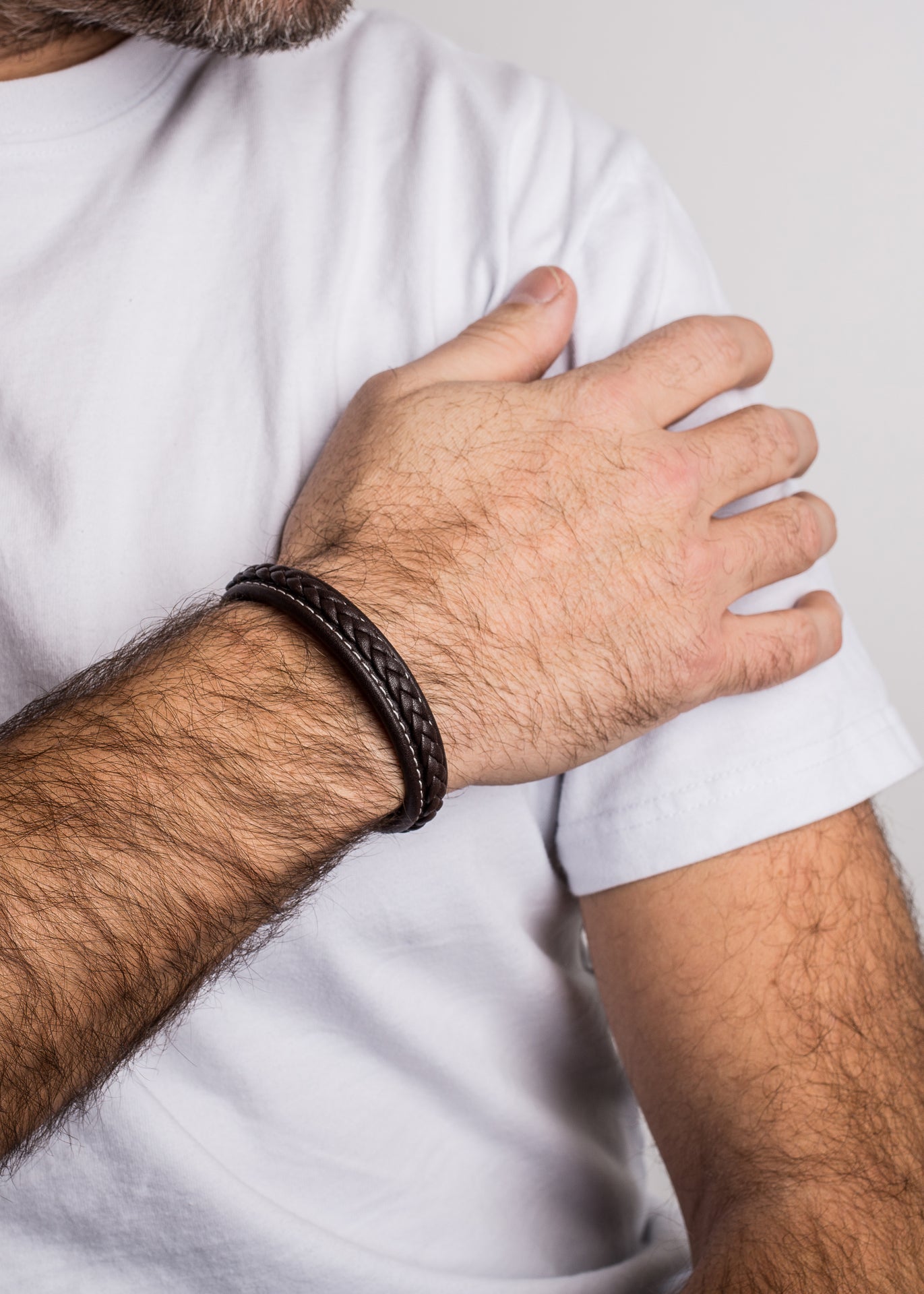 Akitsune-Fides-Leather-Bracelet-Black-Brown-Model-5x4