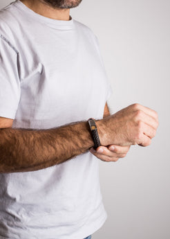 Akitsune-Fides-Leather-Bracelet-Matte-Silver-Brown-Model-1