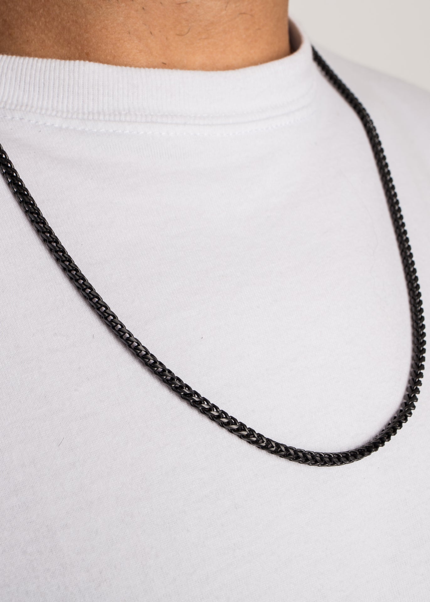 Akitsune-Franco-Necklace-Chain-Matte-Black-Model-3